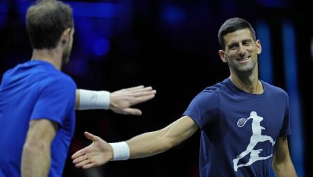 ENDI SE UGLEDAO NA NOVAKA Federer zbog ovakvih poteza ima košmare