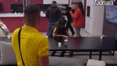LOM U ŠIMANOVCIMA Zadrugarka nasrnula na Miljaninog bivšeg, izgovorene strašne uvrede, šutirala ga i pljuvala (VIDEO)