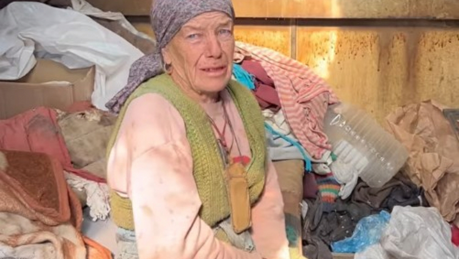 "NEMAM ŠTA DA JEDEM, ŽELUDAC ME BOLI" Baka Ljubinka živi sa divljim svinjama  u šumi, u starom kontejneru