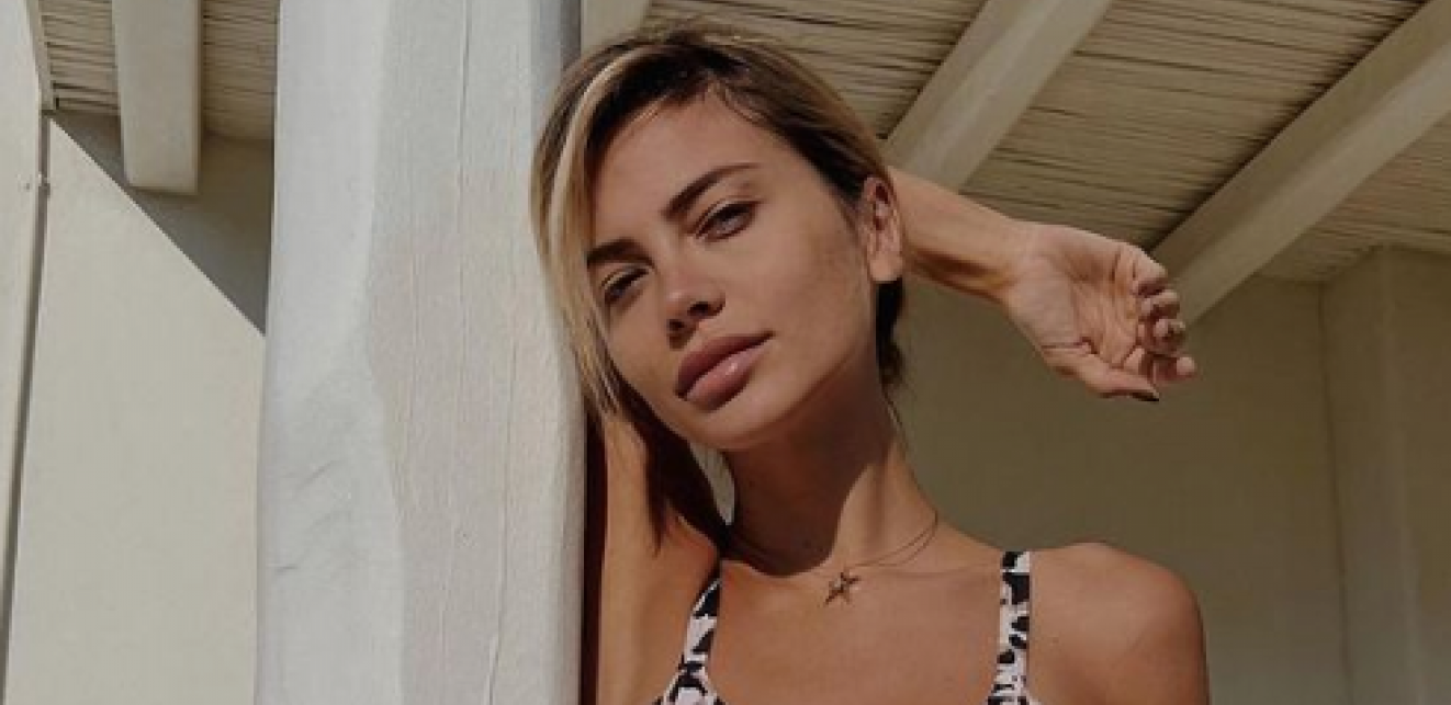 BEZ TRUNKE ŠMINKE, POKAZALA ZANOSNE OBLINE Milica Pavlović usijala društvene mreže fotkama u bikiniju  (FOTO)