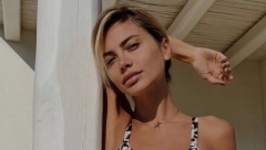 BEZ TRUNKE ŠMINKE, POKAZALA ZANOSNE OBLINE Milica Pavlović usijala društvene mreže fotkama u bikiniju  (FOTO)