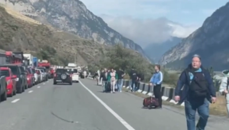 KILOMETARSKE KOLONE NA GRANICAMA Rusi ne biraju sredstva da se spasu mobilizacije? (FOTO/VIDEO)