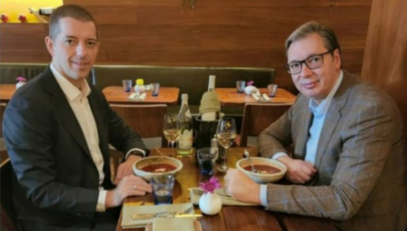 VUČIĆ I ĐURIĆ U NJUJORKU JEDU RUSKI BORŠČ Okrepljenje pred povratak u Beograd (FOTO)
