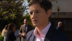 VLADA I PREDSEDNIK SRBIJE NEĆE ĆUTATI NA NEPRAVDE Ana Brnabić posetila porodicu mladića koga su Šiptari uhapsili na Gazimestanu (FOTO)