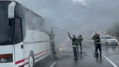 JEZIV PRIZOR KOD KRUŠEVCA Buknuo autobus, vatra progutala celo vozilo