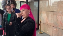 ZORICA BRUNCLIK SE SLOMILA PRED KAMERAMA Pevačica stigla na svadbu Mihajla Šaulića, spomenula Šabana, a suze su same krenule  (VIDEO)