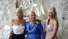 OVAJ ŠOK DETALJ JE SVIMA PROMAKAO Stigao bivši muž Šabanove ćerke na venčanje Mihajla Šaulića i to sa sadašnjom suprugom (FOTO)