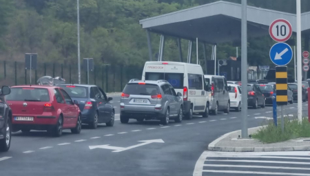 JEFTINIJA PUTARINA KROZ MAKEDONIJU: Na more u Grčku uz srpski tag se još uvek ne može - evo i zašto