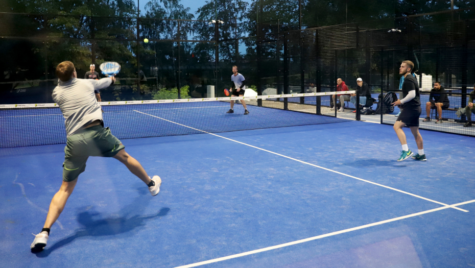 HUMANOST NA DELU Na Košutnjaku organizovan humanitarni turnir u padelu za pomoć Petru Novakoviću (VIDEO)