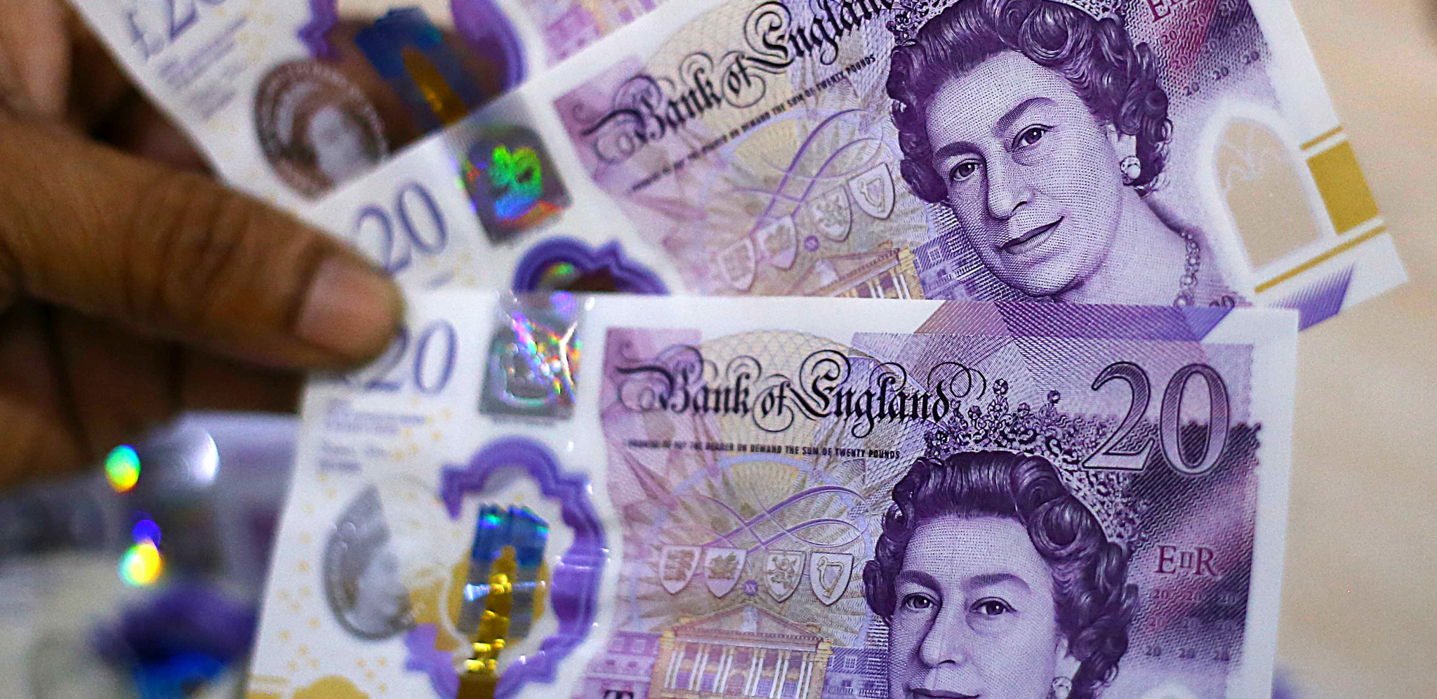 DUGA I BOLNA RECESIJA Centralna banka Britanije podigla ključnu kamatu na najveći nivo od 1989. – građanima sve teže