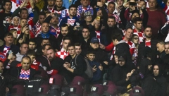 USTAŠE SA TRIBINA DOBILE KAZNU Vikali "za dom spremni", sad "popili" doživotnu zabranu (VIDEO)