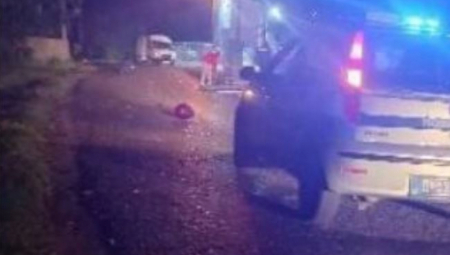 PRVE FOTOGRAFIJE S MESTA NESREĆE U TRSTENIKU Motociklista sleteo s puta i udario u ogradu!