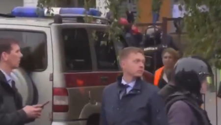 JEZIVI PRIZORI IZ RUSIJE Napadač pucao u školi, preplašeni đaci panično beže, ima i mrtvih (VIDEO)