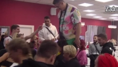 TRESLA SE BELA KUĆA Kristijan Golubović se popeo na sto, nastala prava drama (FOTO)