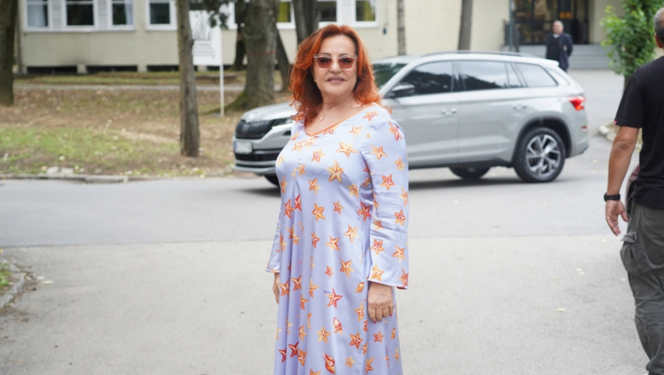 RADOVALI SMO SE KAD OBUČE MINI SUKNJU Mnogi su bili zaljubljeni u Anu Bekuta, a njena bajka je počela kad je upoznala Milutina