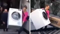 LAGANO UZ STEPENICE SA MAŠINOM ZA VEŠ U RUKAMA Pogledajte kako super žena uz osmeh nosi ovaj glomazan teret (VIDEO)