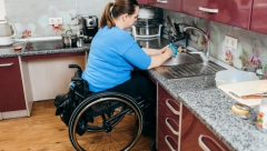 ZBOG MISTERIOZNE BOLESTI ŽENA JE ZAVRŠILA U KOLICIMA: Mislila je da je boli glava od mamurluka, ali se ispostavilo nešto mnogo strašnije