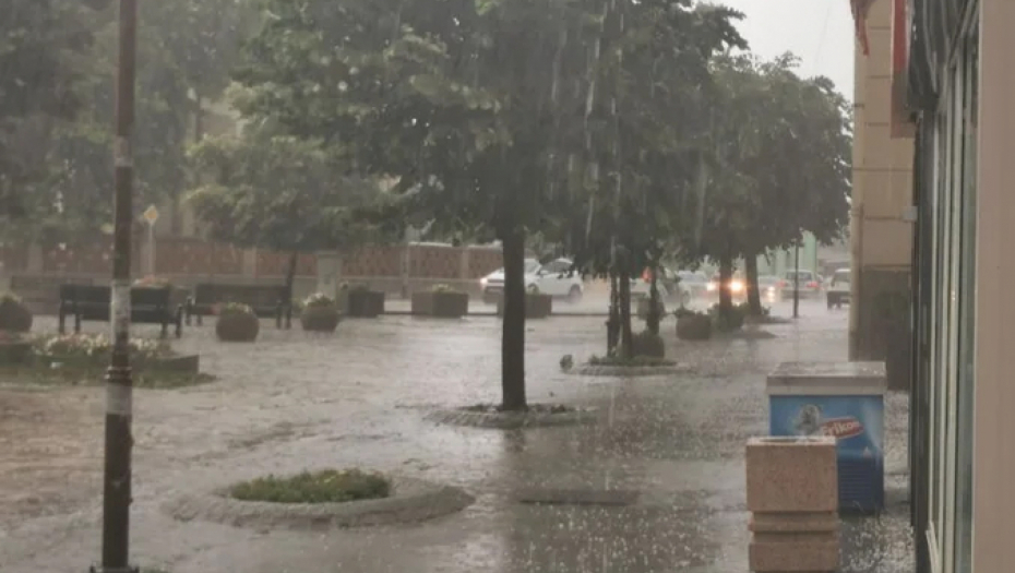 UPALJEN CRVENI METEOALARM! Prete nam obilne padavine, a u nekim delovima Srbije biće i snega