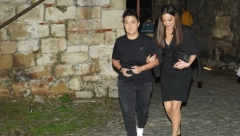 IMAJTE MILOSTI PREMA MENI Ceca Ražnatović u štiklama hodala po kaldrmi, pevačica nije znala šta je snašlo (FOTO)