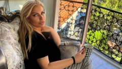 ZABRANITE IM FOTOŠOP Pevačica u programu za ulepšavanje iskopirala koleginicu (FOTO)