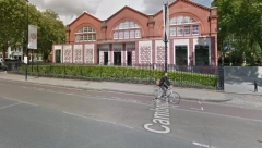 DA SE NAJEŽIŠ! Fotografisala unuku i ćerku, pa ostala u šoku kad je videla ŠTA se nalazi u pozadini  (FOTO)