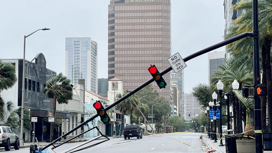 APOKALIPTIČNO NEVREME RAZARA AMERIKU Uragan prelazi na drugu državu, izdato upozorenje za čitavu obalu (FOTO)