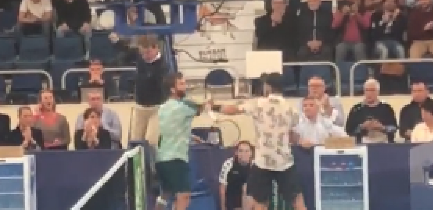 TENISKI SKANDAL Igrači se potukli na mreži: Pozdravili se, a onda je krenulo da "puca" (VIDEO)