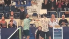 TENISKI SKANDAL Igrači se potukli na mreži: Pozdravili se, a onda je krenulo da "puca" (VIDEO)