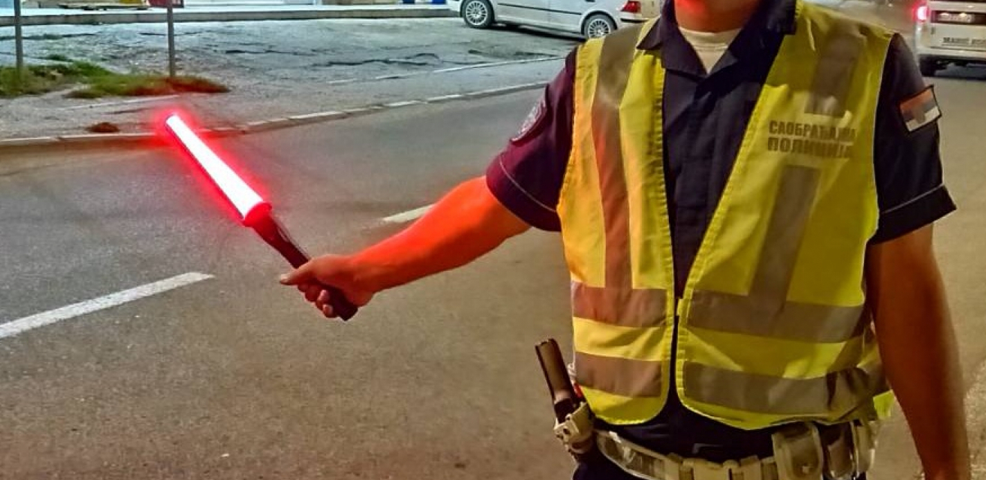 DIVLJAO AUDIJEM 185 NA SAT GDE JE OGRANIČENJE 80! Bahati muškarac isključen iz saobraćaja zbog nasilničke vožnje