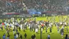 NAJMANJE 129 POGINULIH Stampedo se pretvorio u masakr na fudbalskoj utakmici u Indoneziji (VIDEO)