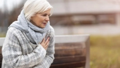 KOJA RUKA BOLI PRED INFARKT Srčani udar najavljuje ovaj rani simptom, sprečite smrt