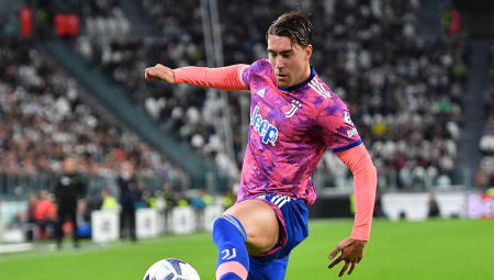 ŠTA JE SA VLAHOVIĆEM? Italijani zabrinuti zbog Srbina, niko ne zna kada će opet na teren