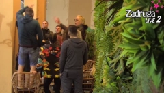 ZADRUGARI ZAIGRALI UZ NARODNJAKE Opustili se i počeli da lome čaše