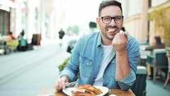 UŽIVAJMO U SVAKOM TRENUTKU JELA Da li ste spremni za svesno žvakanje