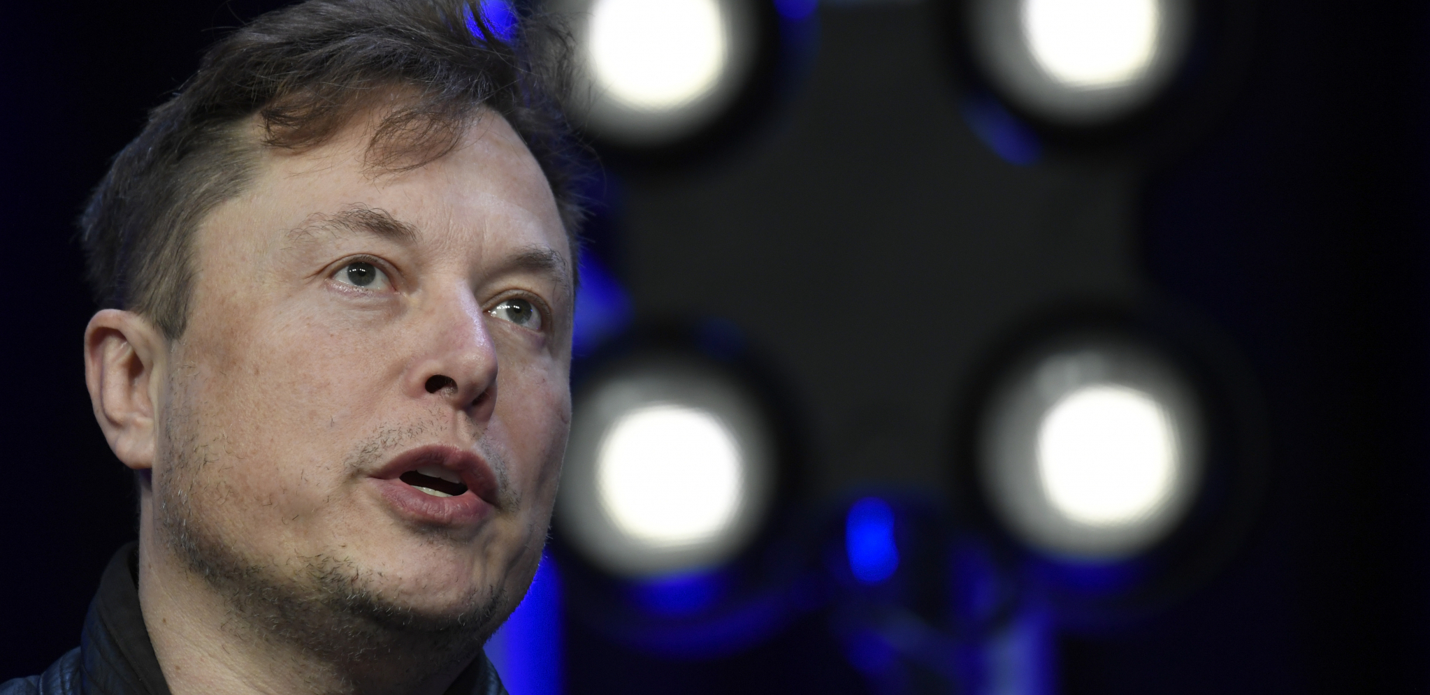 MASK OTVORIO ANKETU NA TVITERU Pomilovati Asanža i Snoudena?