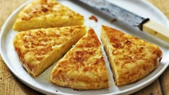 PUNJENA PITA SA TRI SASTOJKA Napravite lisnato testo na malo drugačiji način