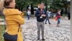 ŠOK SNIMAK IZ CRNE GORE Žena iz Cetinja preuzela ulogu turističkog vodiča i strancima "otkrila pravu istoriju"