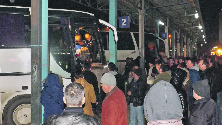 KVAZIDRŽAVA ZA DESET GODINA OSTALA BEZ 30 ODSTO STANOVNIŠTVA: Pola miliona Albanaca pobeglo sa tzv. Kosova