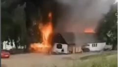 STRAVIČAN POŽAR KOD BAČKOG PETROVCA Vatrena buktinja progutala nekoliko objekata (VIDEO)