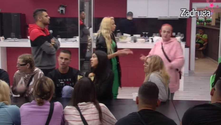 RUGOBA JE Ćertić brutalno izvređao Adamovu devojku, Đogani odmah skočio da je brani