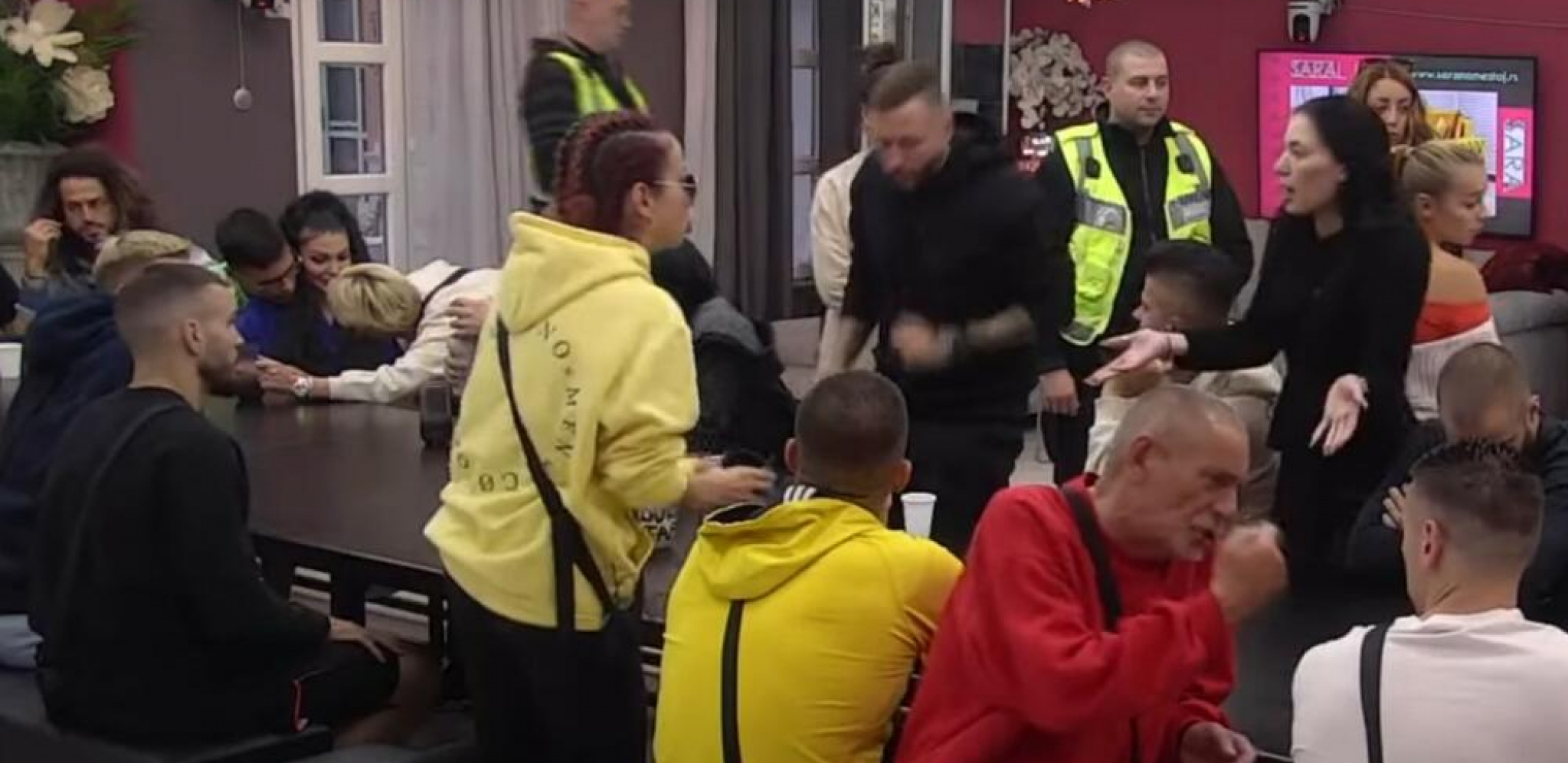 OTKRIVENO KO OSTAVLJA PRLJAVE GAĆE PO KUĆI Šokantna svađa u rijalitiju, javnost zgrožena šta je sve isplivalo