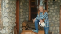 VELIKAN DOMAĆE MUZIČKE SCENE NE PRESTAJE SA IZNENAĐENJIMA: Pogledajte novi spot i pesmu Miroslava Ilića (VIDEO)