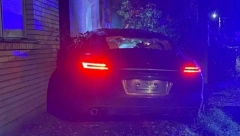 DRAMA U KIKINDI Zaleteo se automobilom u kuću, pa ostavio vozilo i pobegao! (FOTO)