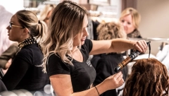 NAJPOPULARNIJE FRIZURE ZBOG KOJIH ĆETE IZGLEDATI MLAĐE: Nema mnogo posla oko stilizovanja, a uvek ćete biti kao da ste tek izašli iz salona