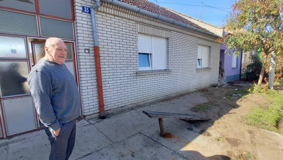 PUKLO JE KAO GROM, ŽENA I JA SMO SKOČILI IZ KREVETA Ispovest porodice Boškov iz Kikinde koja živi pored kuće u koju se zakucao "porše"! (FOTO)