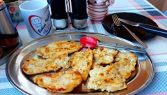 OMILJENO JELO SPREMLJENO NA DRUGAČIJI NAČIN Šnicle na foliji sa 3 sastojka, mekane kao puter