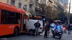 UŽAS U CENTRU BEOGRADA Trolejbus pokosio ženu kod Doma omladine, saobraćaj blokiran (FOTO)