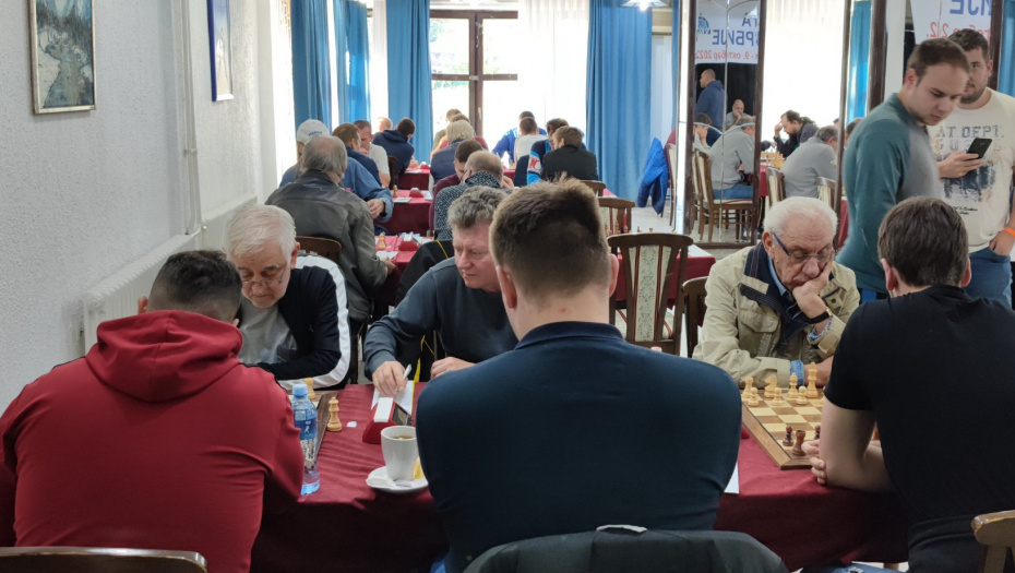 KRUPANJSKI ŠK ODUSTAO OD TRKE ZA PRVO MESTO Klupci osvojili prvi bod, Kablovi bez poena, VŠK 2005 nestao...