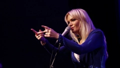 LEŽALI SU PORED NJE I LJUBILI JE Sinovi Lene Kovačević tuguju za preminulom bakom, pevačica iznela dirljive detalje o teškoj borbi