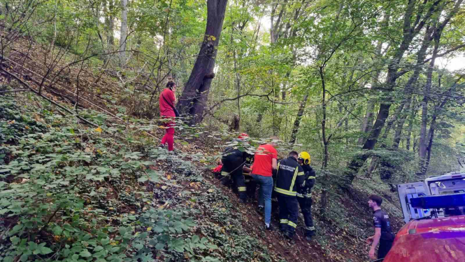 DRAMA NA KOŠUTNJAKU Čovek izvučen iz provalije sa stravičnim povredama (FOTO)